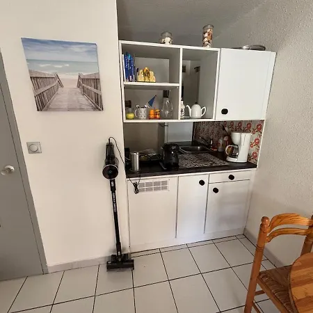 Apartment Grand F2 40 M2 Centre Port, Loggia 5m2, Vue Jardin, Belle Terrasse, Parking Prive