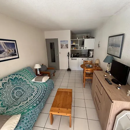 Grand F2 40 M2 Centre Port, Loggia 5m2, Vue Jardin, Belle Terrasse, Parking Prive Apartment *